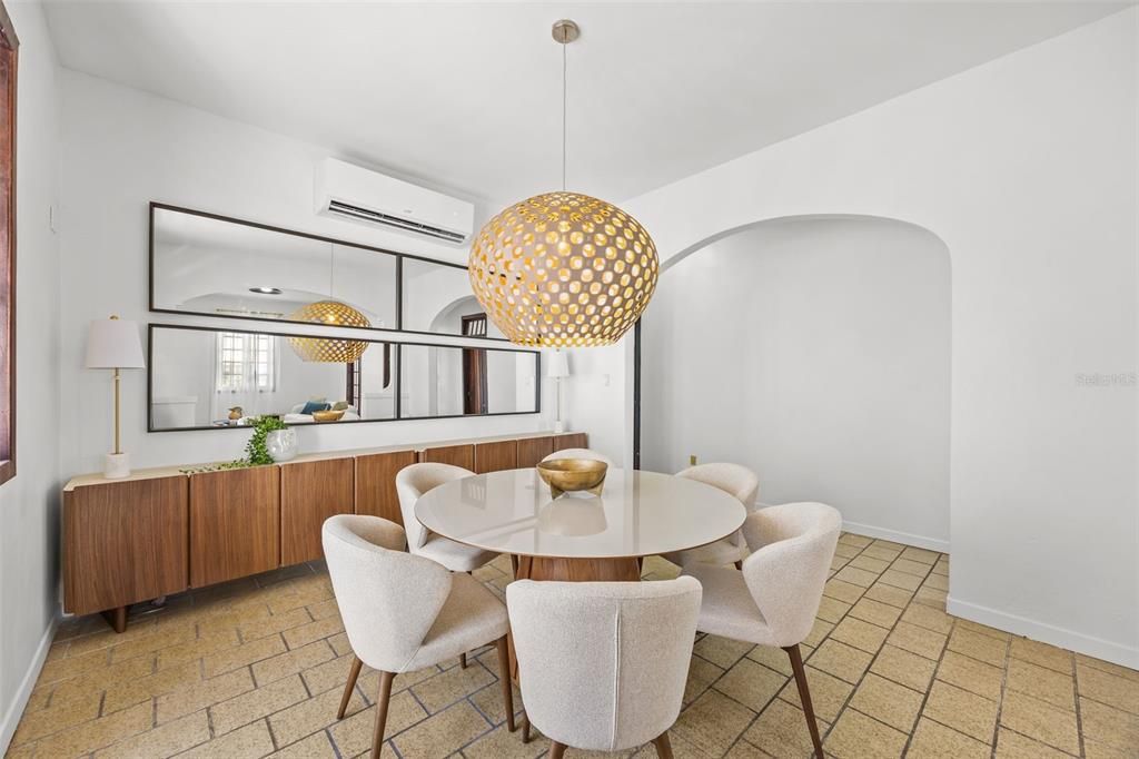 En Venta: $1,450,000 (6 camas, 4 baños, 4440 Pies cuadrados)