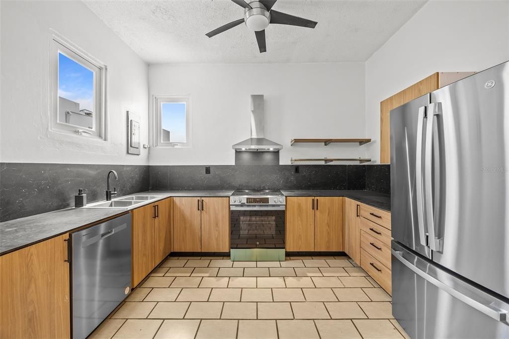 En Venta: $1,450,000 (6 camas, 4 baños, 4440 Pies cuadrados)