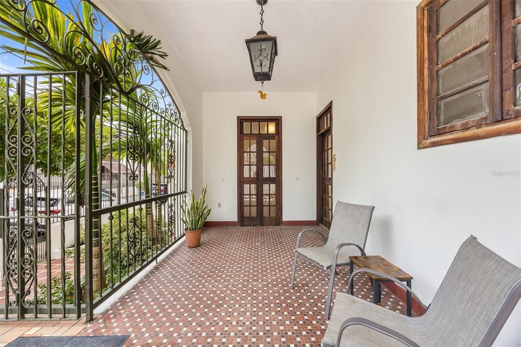 En Venta: $1,450,000 (6 camas, 4 baños, 4440 Pies cuadrados)