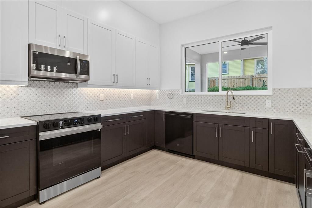 En Renta: $3,995 (4 camas, 2 baños, 2925 Pies cuadrados)