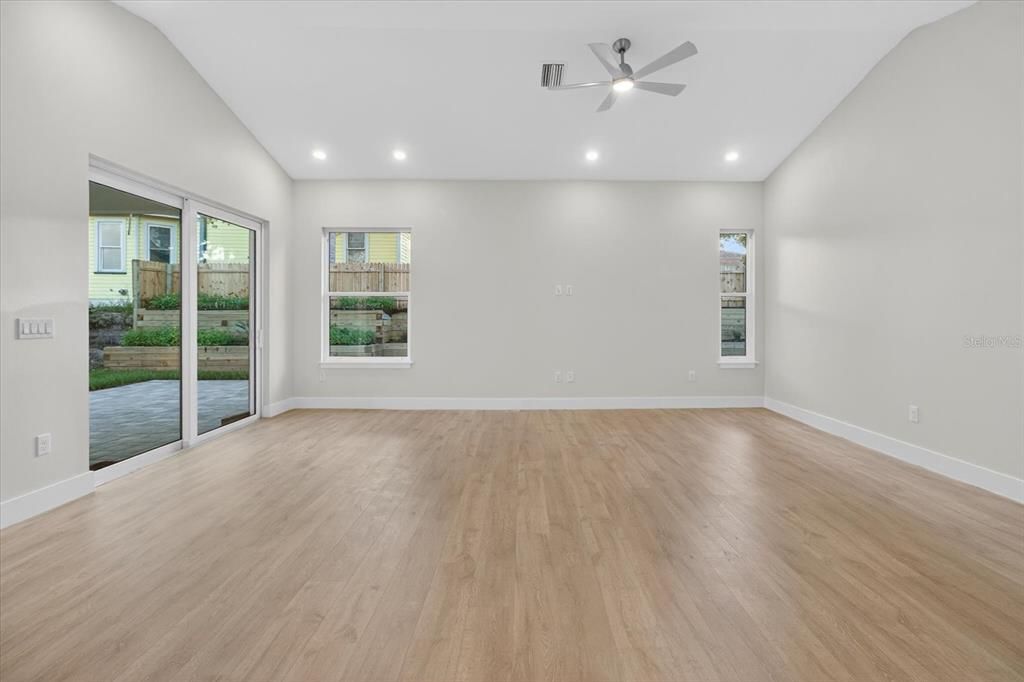 En Renta: $3,995 (4 camas, 2 baños, 2925 Pies cuadrados)