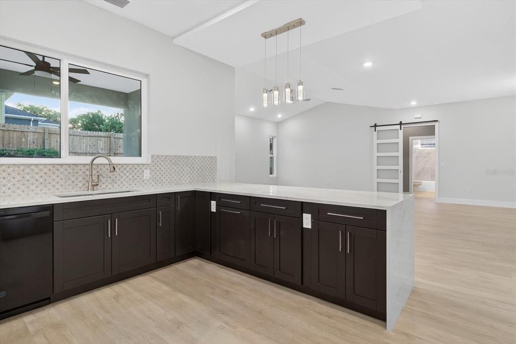 En Renta: $3,995 (4 camas, 2 baños, 2925 Pies cuadrados)