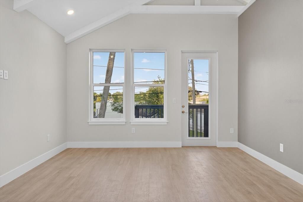 En Renta: $3,995 (4 camas, 2 baños, 2925 Pies cuadrados)