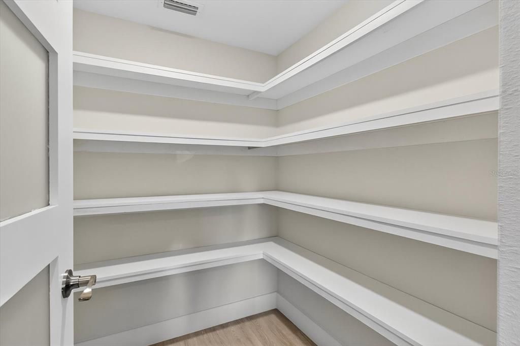 En Renta: $3,995 (4 camas, 2 baños, 2925 Pies cuadrados)