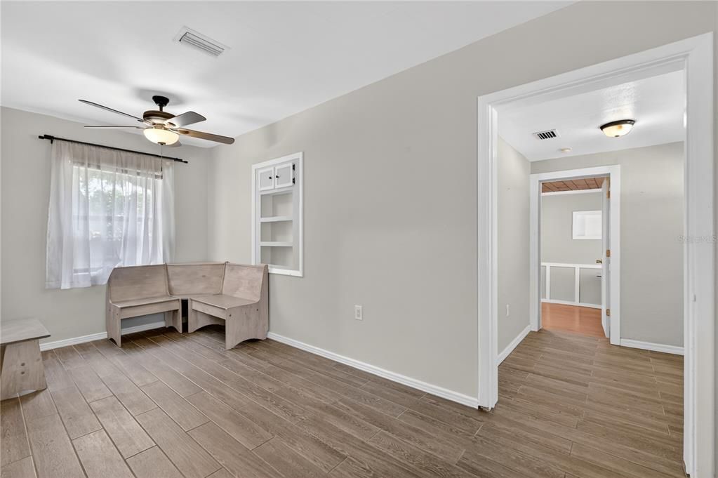 В аренду: $1,850 (4 спален, 2 ванн, 1232 Квадратных фут)