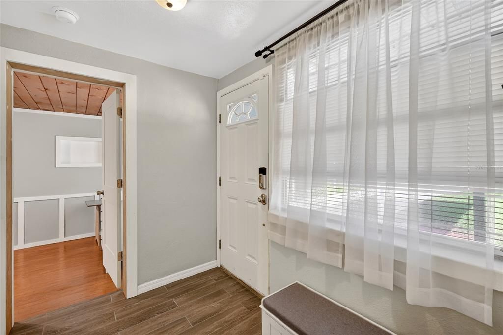 В аренду: $1,850 (4 спален, 2 ванн, 1232 Квадратных фут)