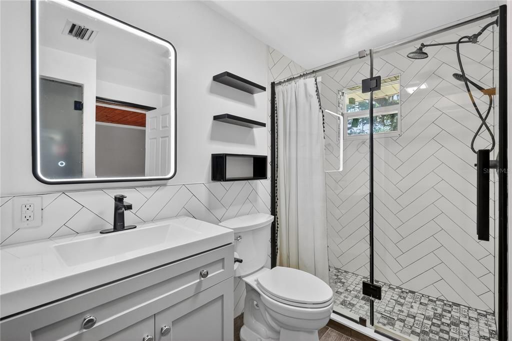 В аренду: $1,850 (4 спален, 2 ванн, 1232 Квадратных фут)