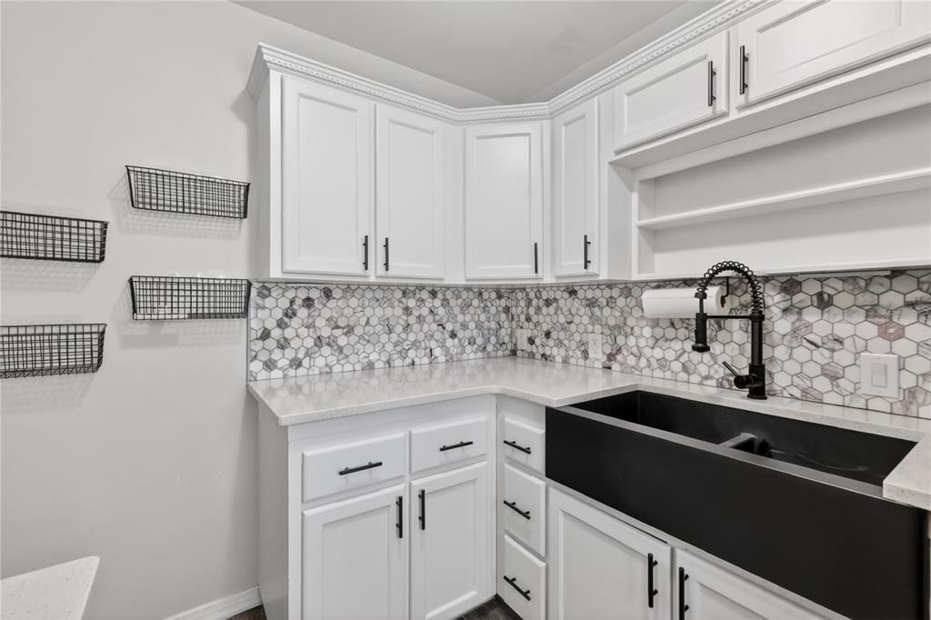 В аренду: $1,850 (4 спален, 2 ванн, 1232 Квадратных фут)