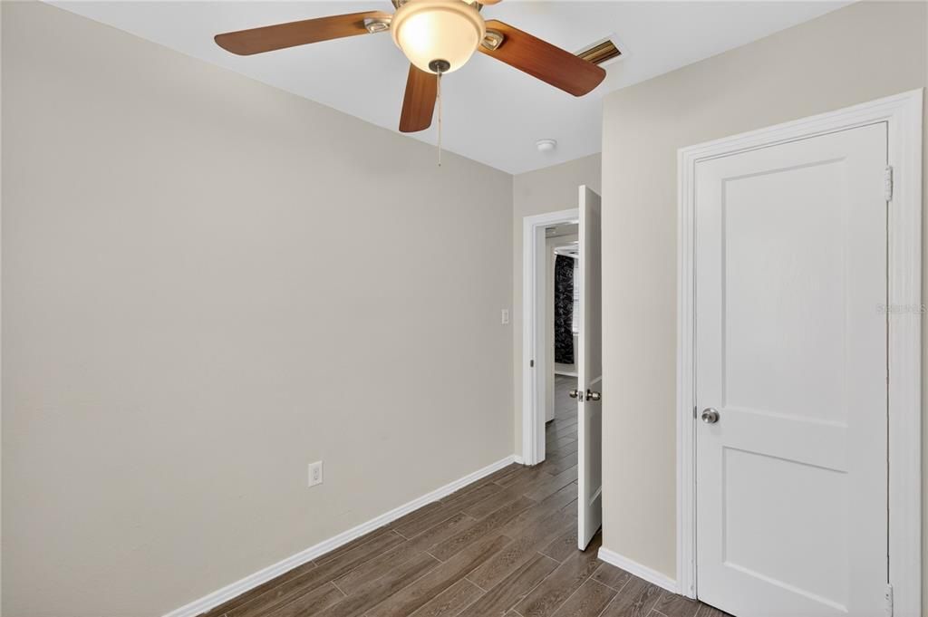 В аренду: $1,850 (4 спален, 2 ванн, 1232 Квадратных фут)