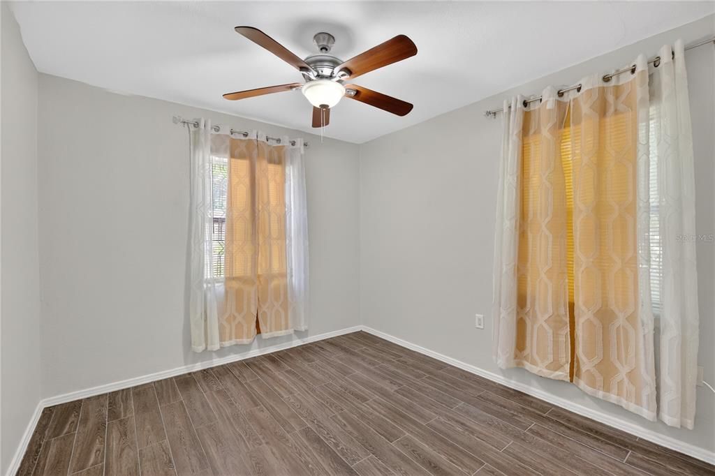 В аренду: $1,850 (4 спален, 2 ванн, 1232 Квадратных фут)