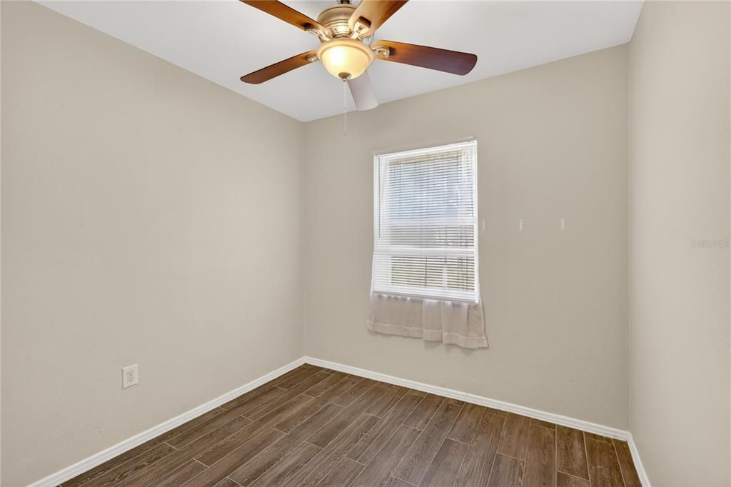 В аренду: $1,850 (4 спален, 2 ванн, 1232 Квадратных фут)