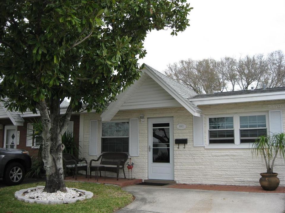For Rent: $1,500 (2 beds, 1 baths, 850 Square Feet)