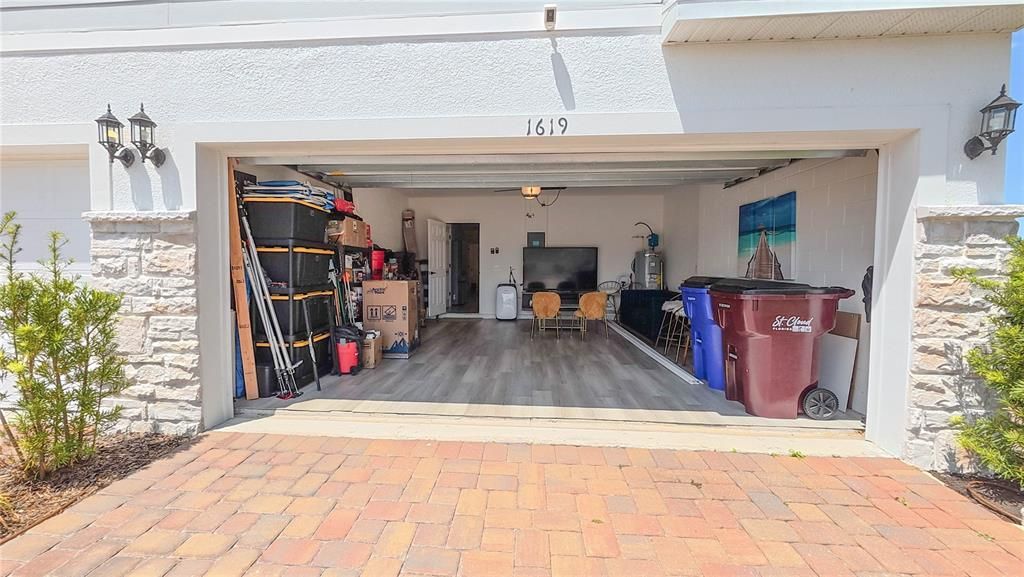 Active With Contract: $2,300 (3 beds, 2 baths, 1995 Square Feet)