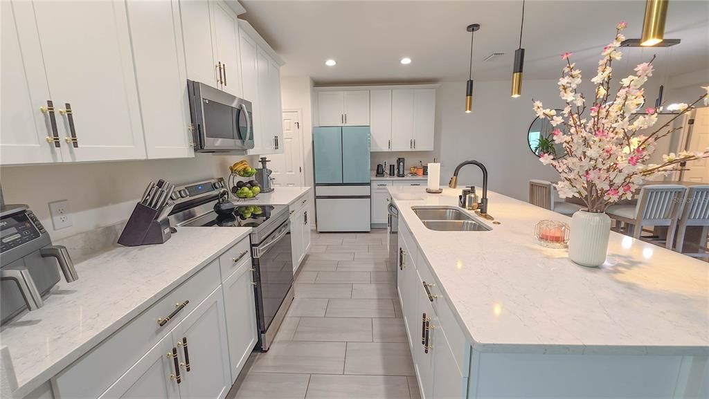 Active With Contract: $2,300 (3 beds, 2 baths, 1995 Square Feet)