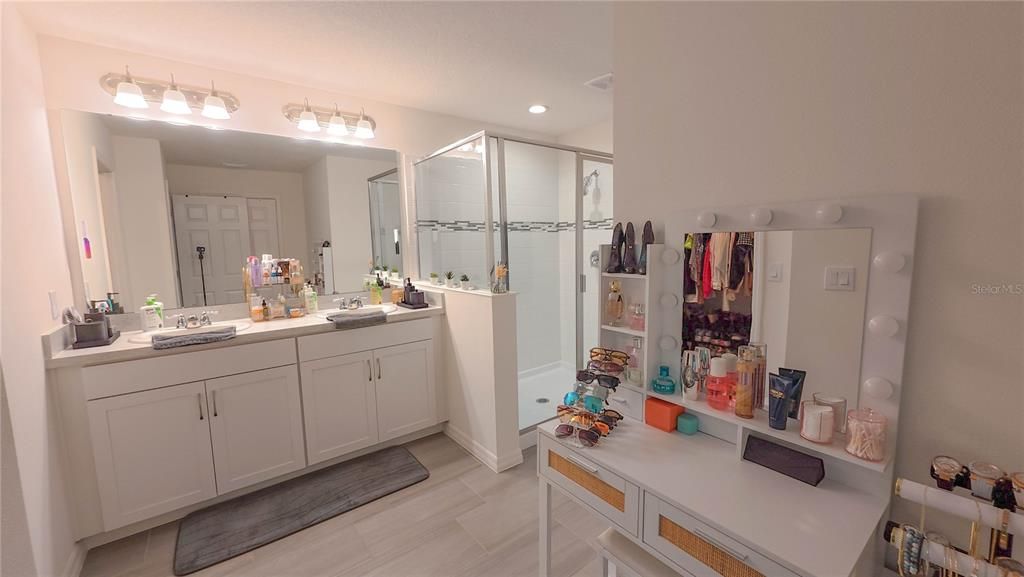 Active With Contract: $2,300 (3 beds, 2 baths, 1995 Square Feet)