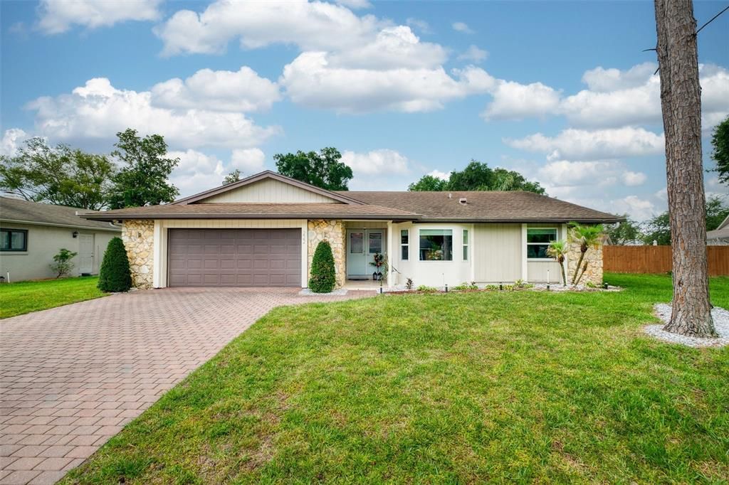 Activo con contrato: $459,000 (3 camas, 2 baños, 1891 Pies cuadrados)