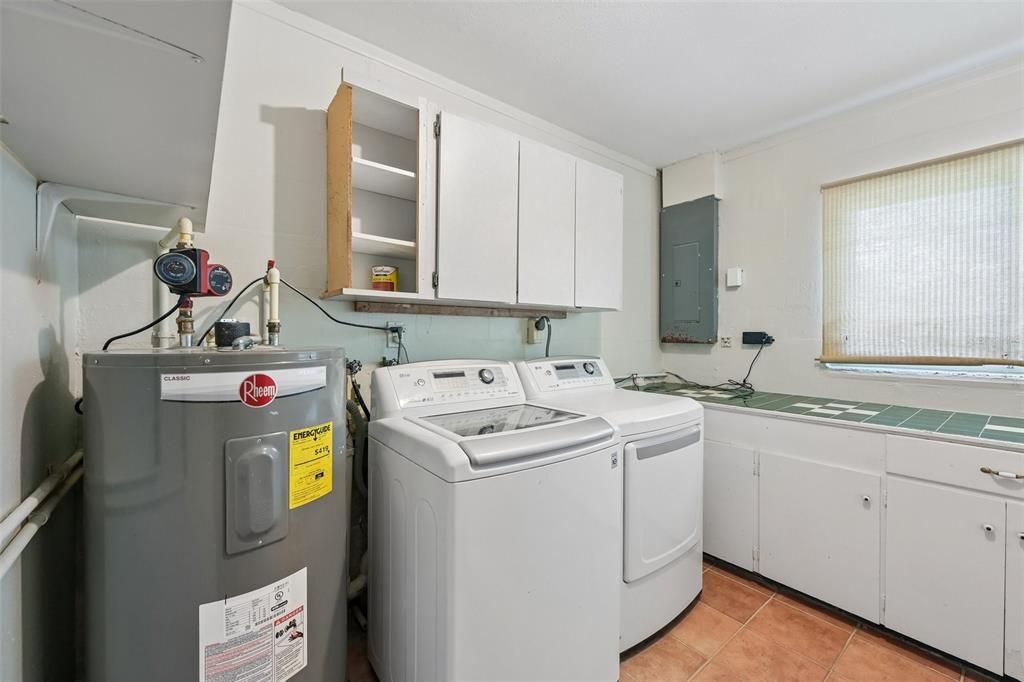 For Sale: $500,000 (3 beds, 3 baths, 1920 Square Feet)