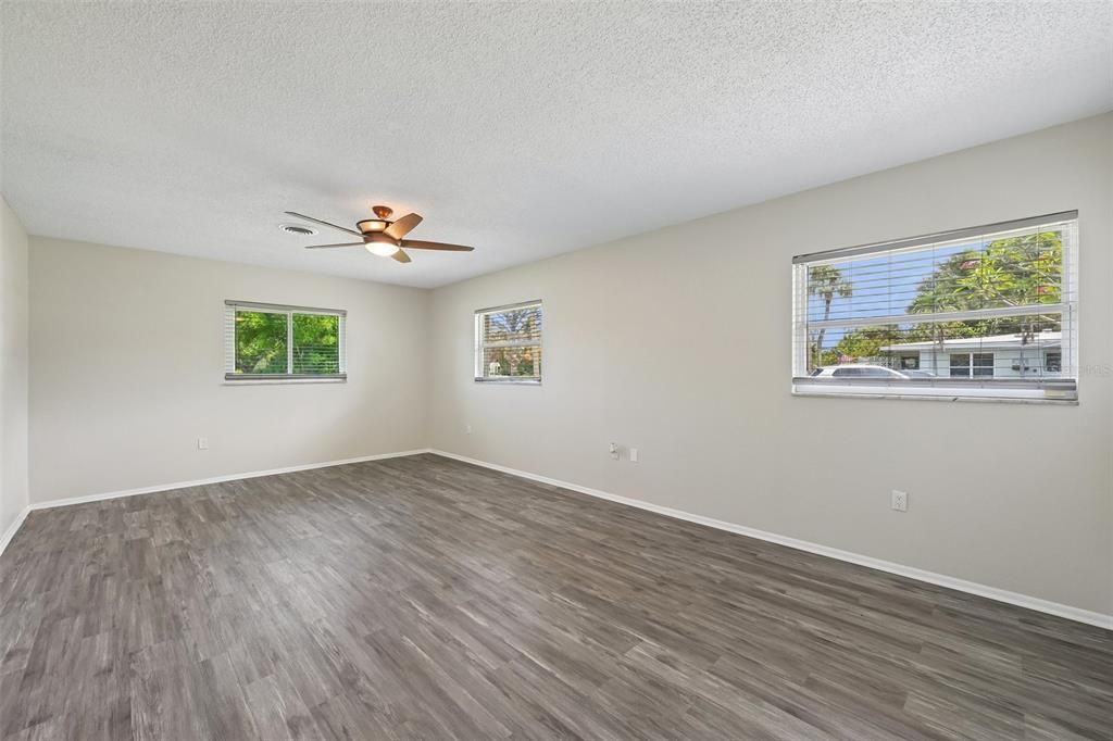 For Sale: $500,000 (3 beds, 3 baths, 1920 Square Feet)