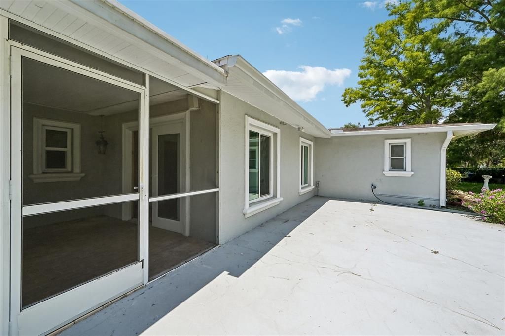 For Sale: $500,000 (3 beds, 3 baths, 1920 Square Feet)