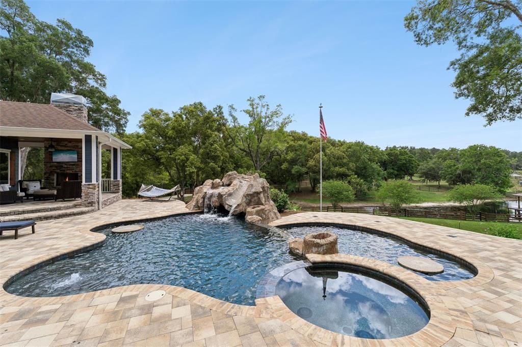 En Venta: $2,595,000 (5 camas, 5 baños, 5014 Pies cuadrados)
