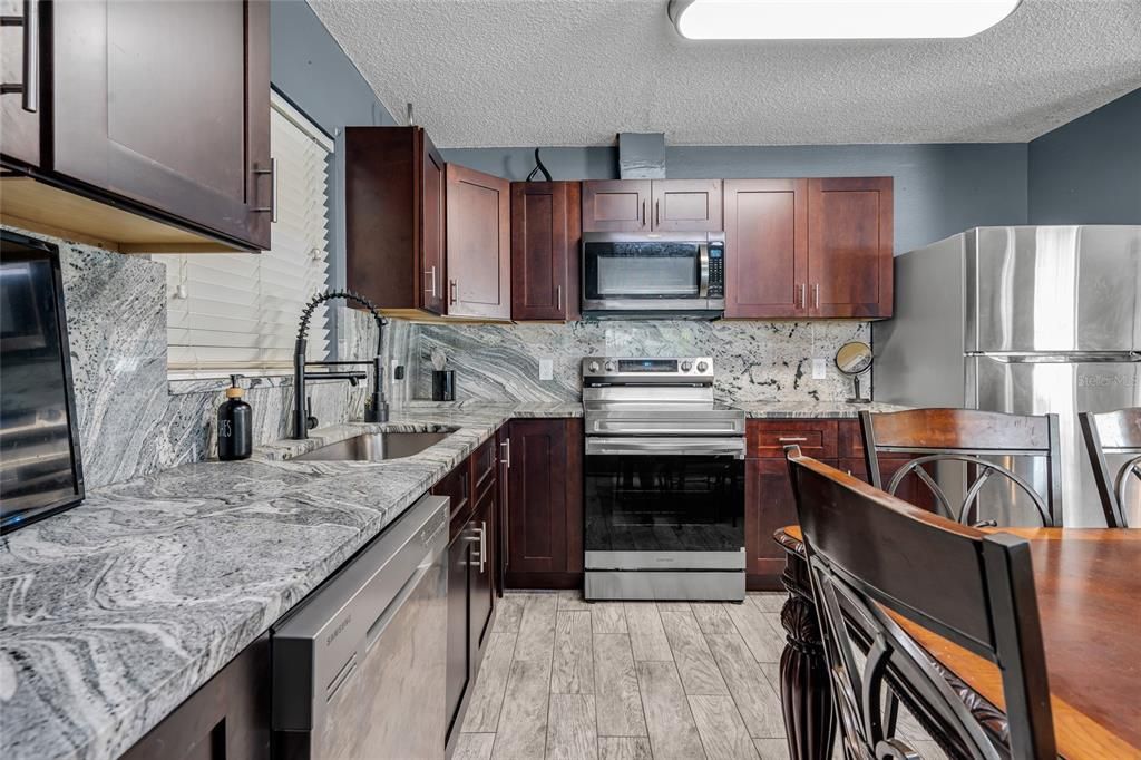Activo con contrato: $277,500 (3 camas, 1 baños, 1232 Pies cuadrados)