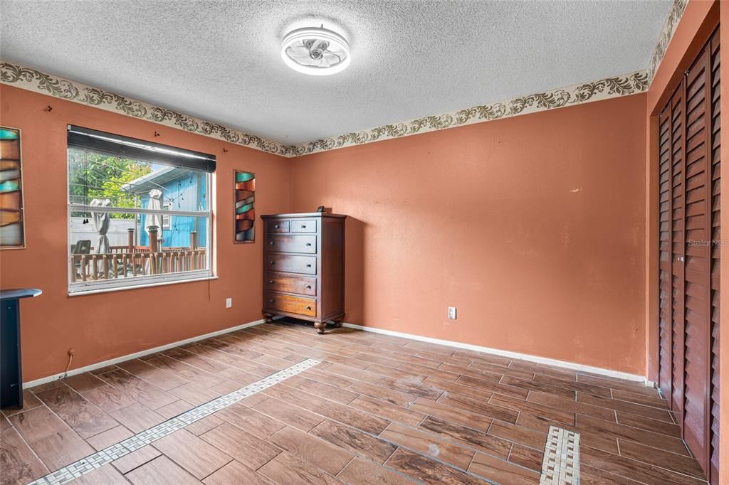 Activo con contrato: $277,500 (3 camas, 1 baños, 1232 Pies cuadrados)