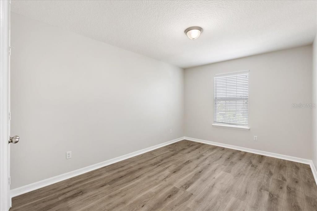 Activo con contrato: $475,000 (4 camas, 2 baños, 2338 Pies cuadrados)