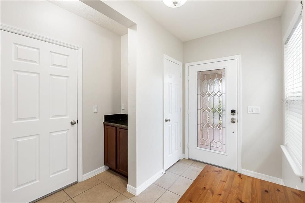 Activo con contrato: $475,000 (4 camas, 2 baños, 2338 Pies cuadrados)