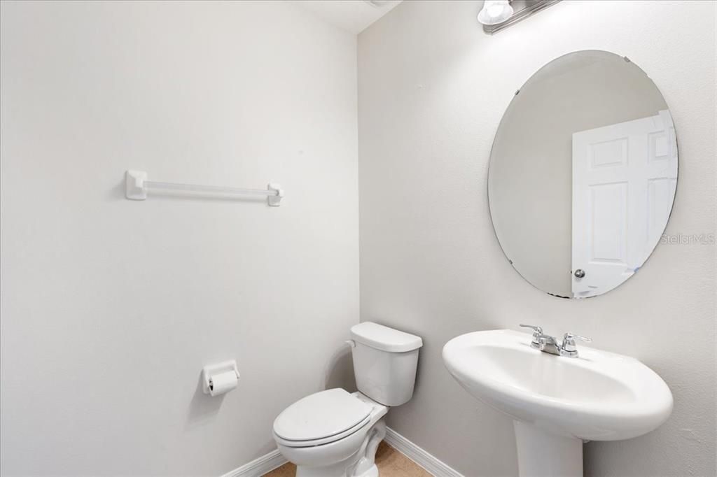 Activo con contrato: $475,000 (4 camas, 2 baños, 2338 Pies cuadrados)