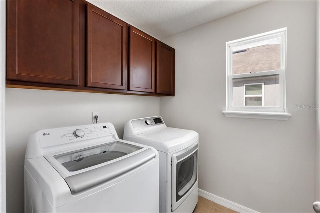 Activo con contrato: $475,000 (4 camas, 2 baños, 2338 Pies cuadrados)