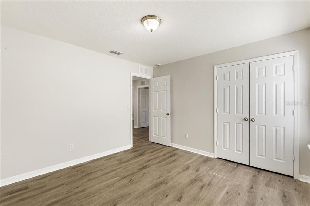 Activo con contrato: $475,000 (4 camas, 2 baños, 2338 Pies cuadrados)