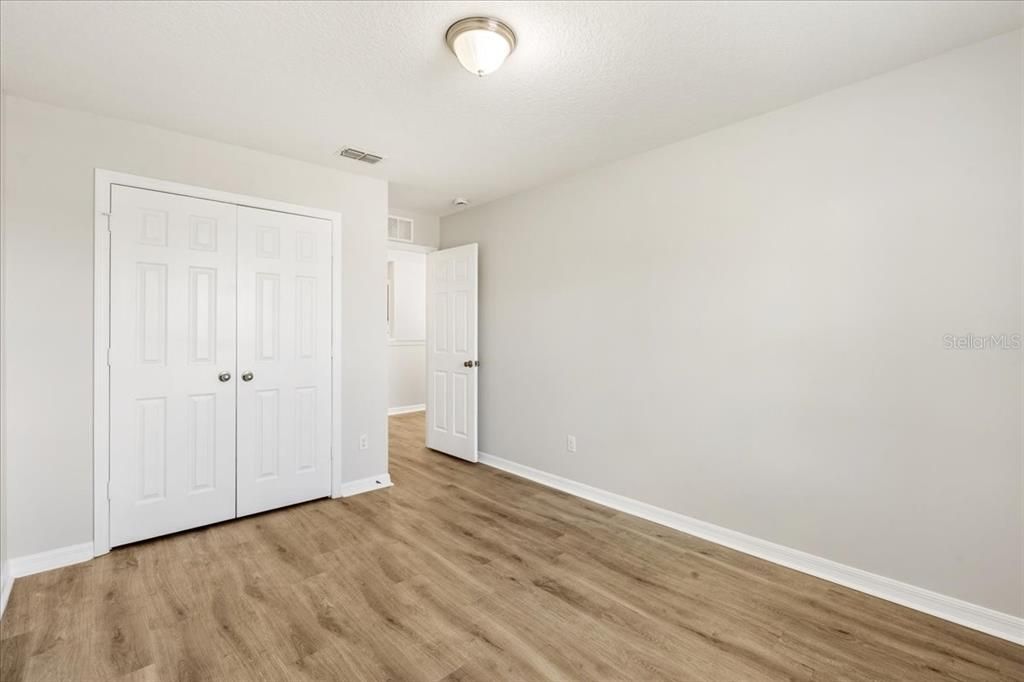 Activo con contrato: $475,000 (4 camas, 2 baños, 2338 Pies cuadrados)