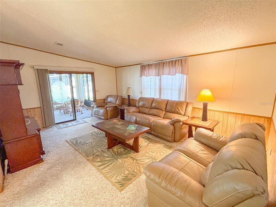 На продажу: $179,900 (2 спален, 2 ванн, 1248 Квадратных фут)