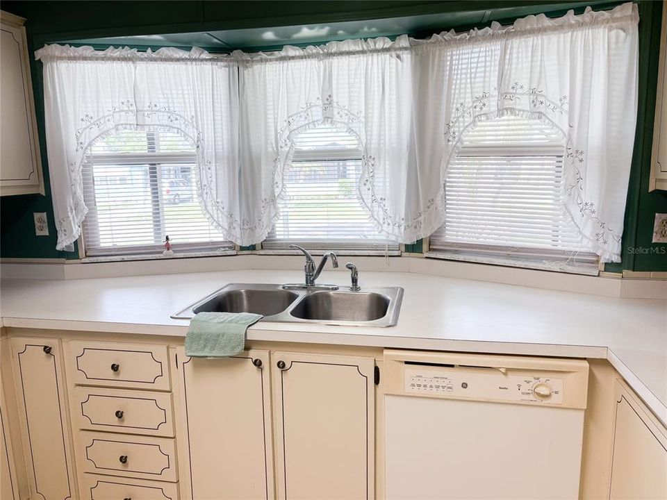 На продажу: $179,900 (2 спален, 2 ванн, 1248 Квадратных фут)