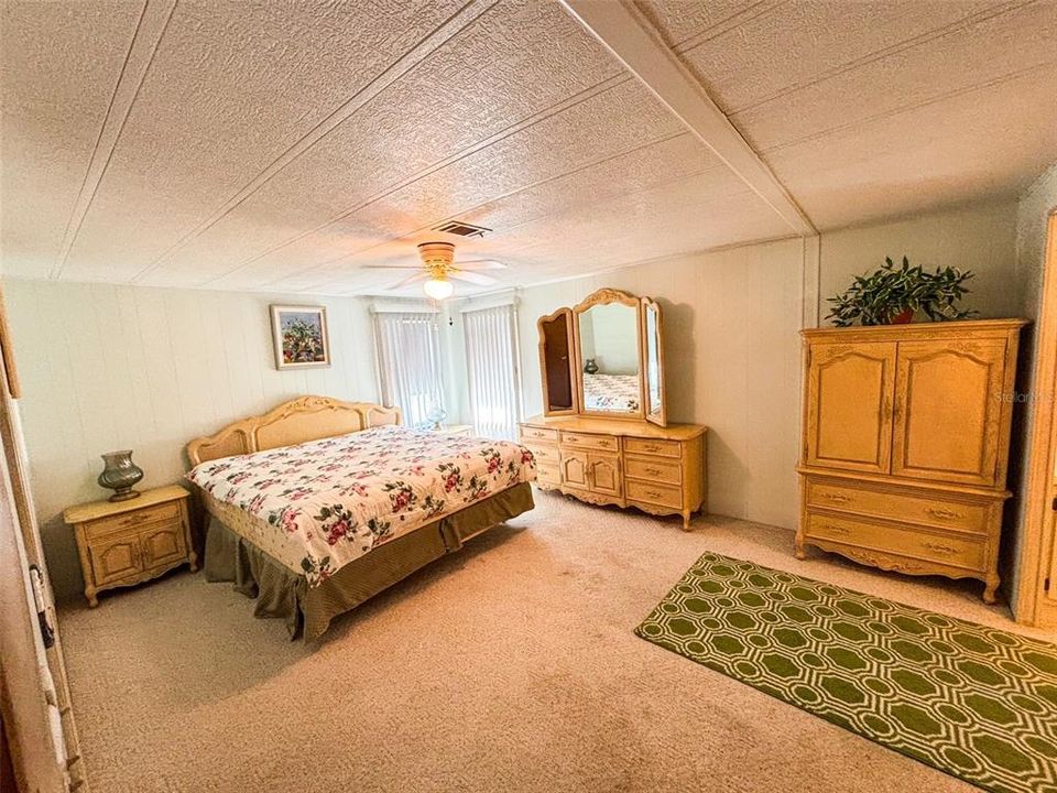 На продажу: $179,900 (2 спален, 2 ванн, 1248 Квадратных фут)