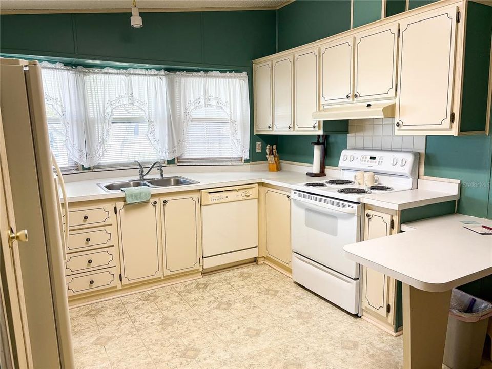 На продажу: $179,900 (2 спален, 2 ванн, 1248 Квадратных фут)