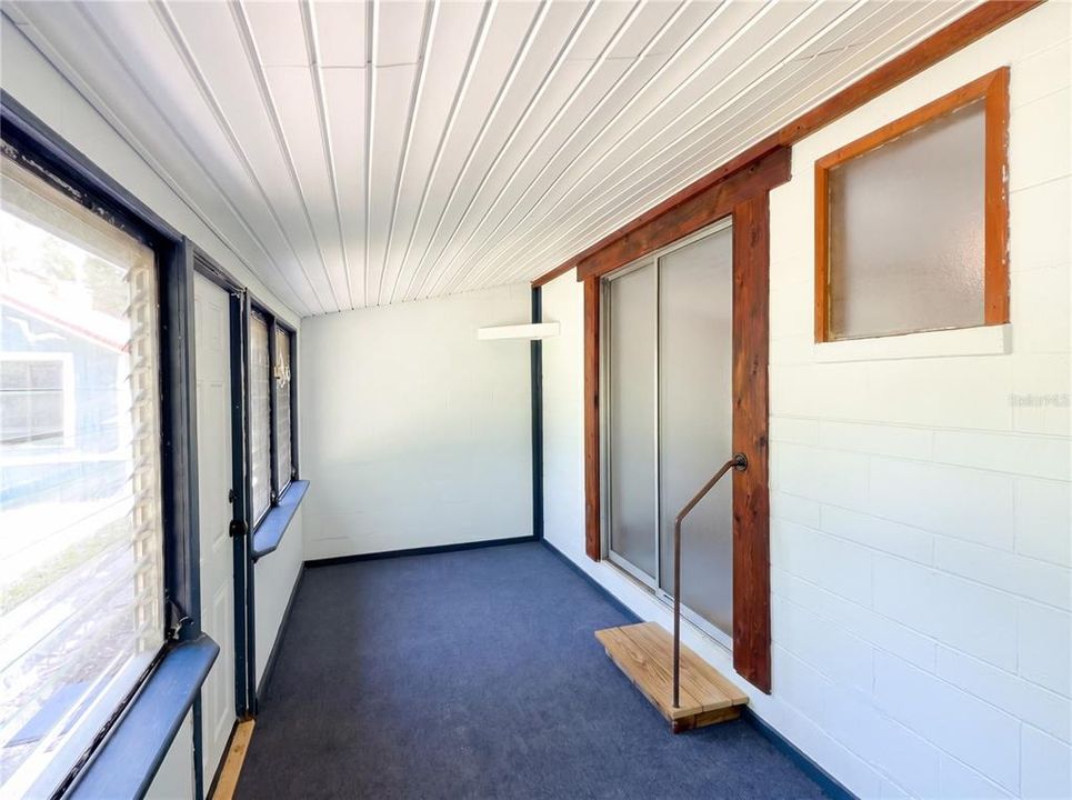 For Sale: $160,000 (2 beds, 1 baths, 1016 Square Feet)