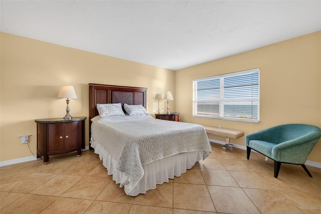 Active With Contract: $899,000 (2 beds, 2 baths, 1150 Square Feet)