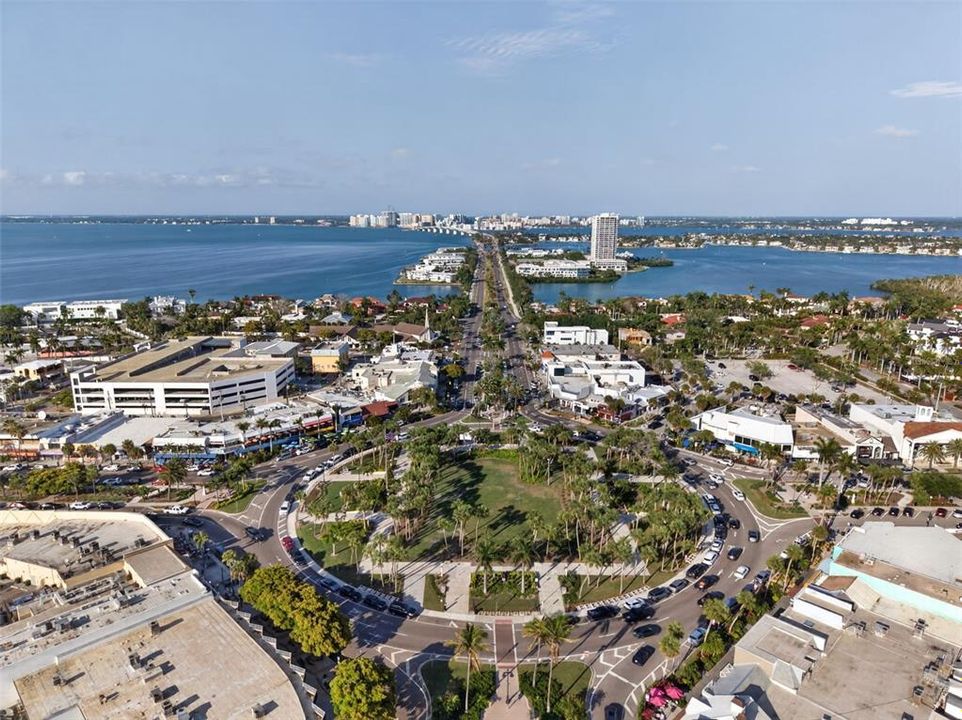 Active With Contract: $899,000 (2 beds, 2 baths, 1150 Square Feet)