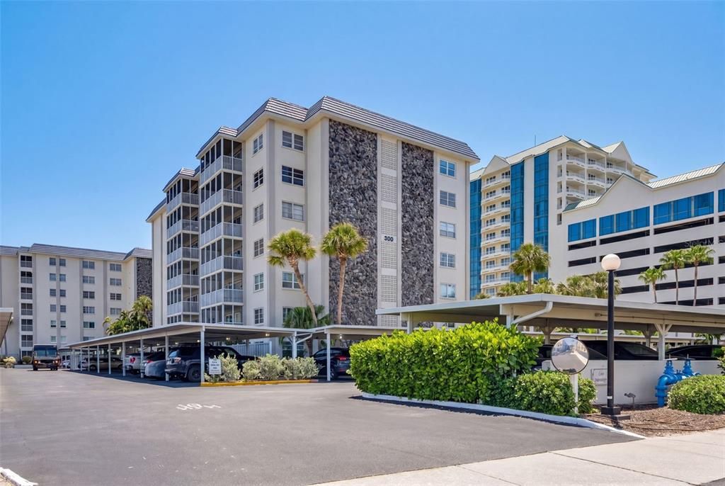 Active With Contract: $899,000 (2 beds, 2 baths, 1150 Square Feet)