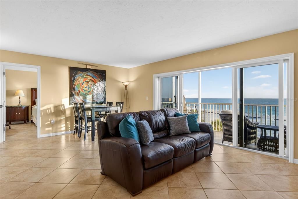 Active With Contract: $899,000 (2 beds, 2 baths, 1150 Square Feet)