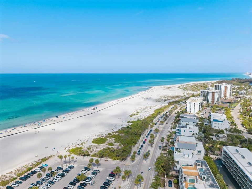 Active With Contract: $899,000 (2 beds, 2 baths, 1150 Square Feet)