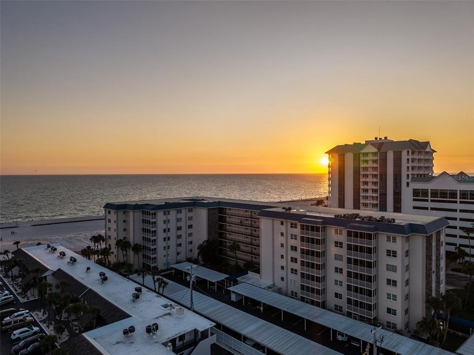 Active With Contract: $899,000 (2 beds, 2 baths, 1150 Square Feet)