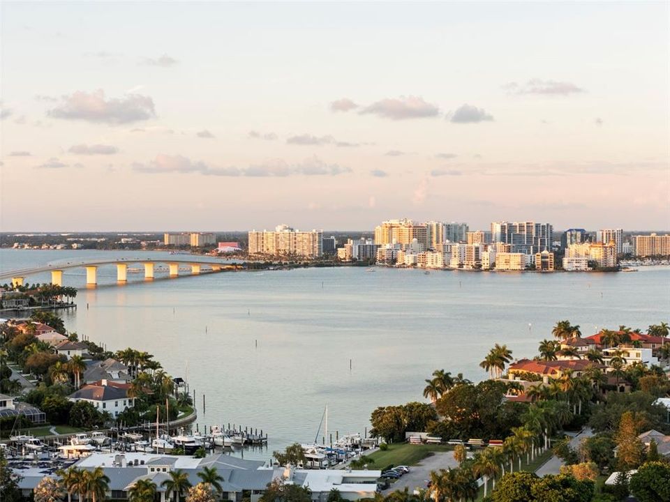 Active With Contract: $899,000 (2 beds, 2 baths, 1150 Square Feet)