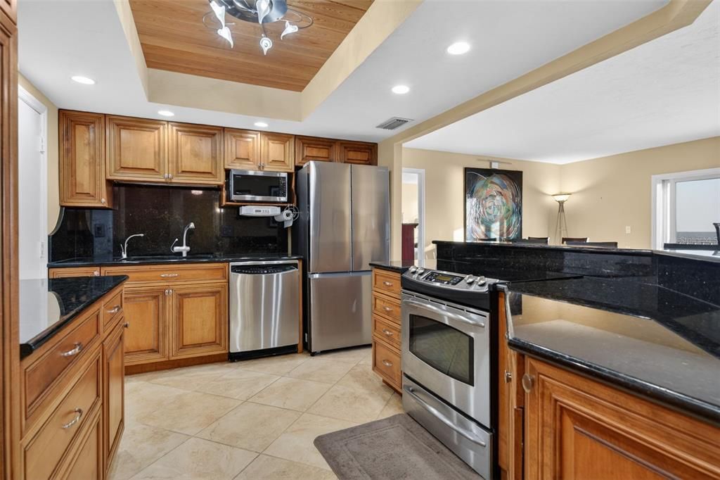 Active With Contract: $899,000 (2 beds, 2 baths, 1150 Square Feet)