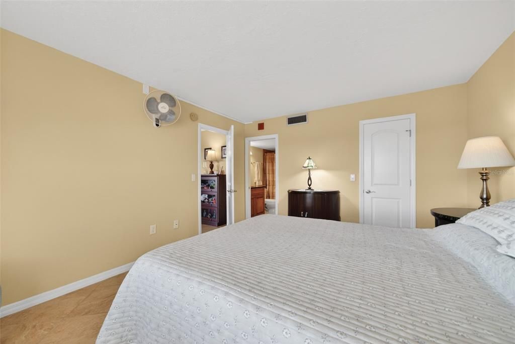 Active With Contract: $899,000 (2 beds, 2 baths, 1150 Square Feet)