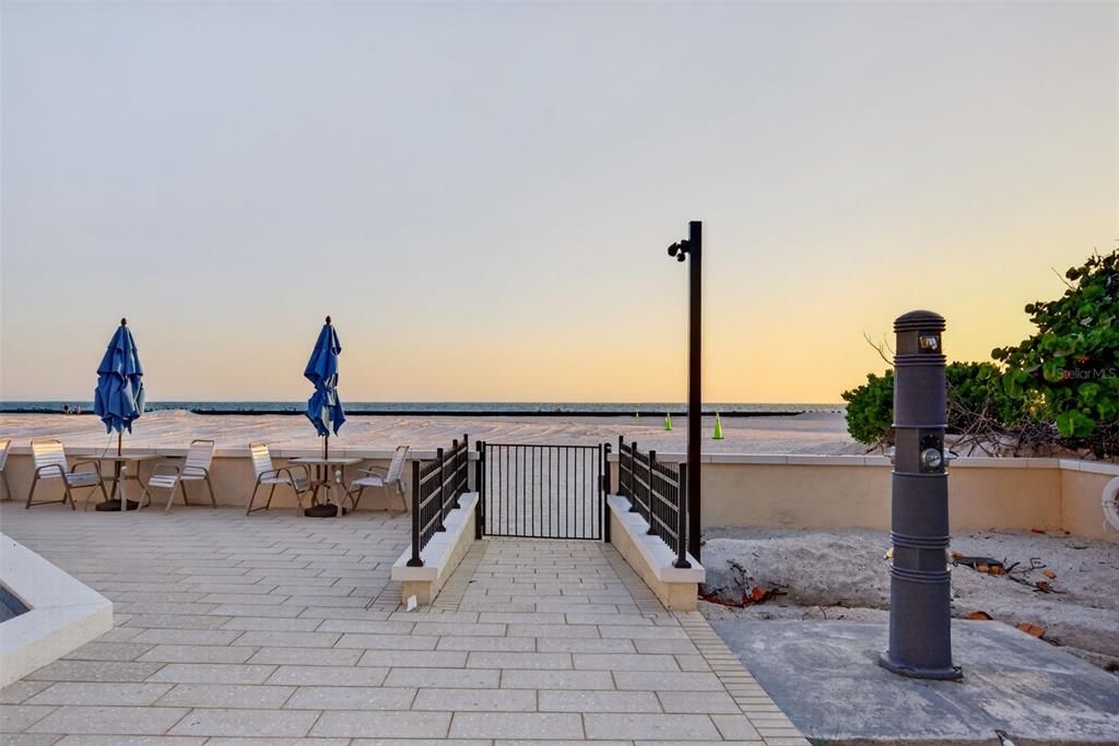 Active With Contract: $899,000 (2 beds, 2 baths, 1150 Square Feet)
