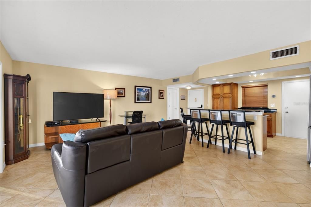 Active With Contract: $899,000 (2 beds, 2 baths, 1150 Square Feet)