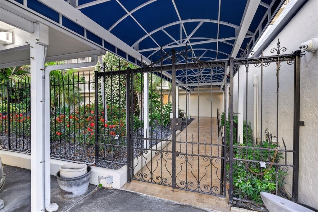 Active With Contract: $899,000 (2 beds, 2 baths, 1150 Square Feet)