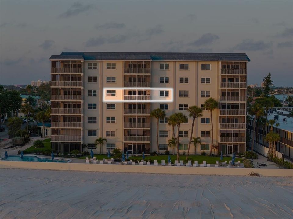 Active With Contract: $899,000 (2 beds, 2 baths, 1150 Square Feet)